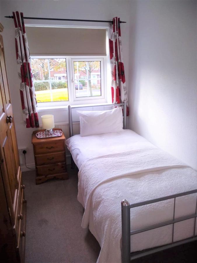 Smitten House 4 Bedroom Rhyl Eksteriør billede