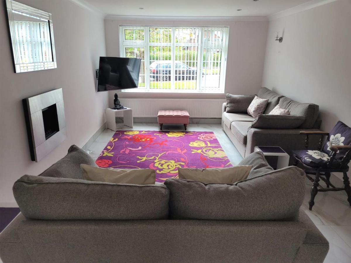 Smitten House 4 Bedroom Rhyl Eksteriør billede