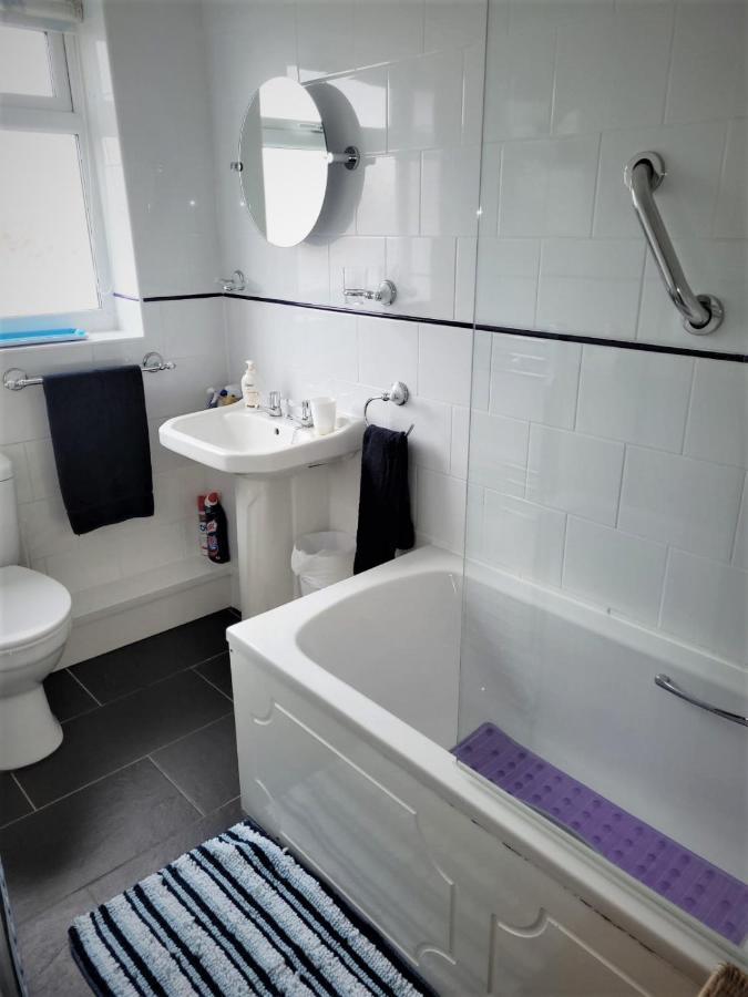 Smitten House 4 Bedroom Rhyl Eksteriør billede