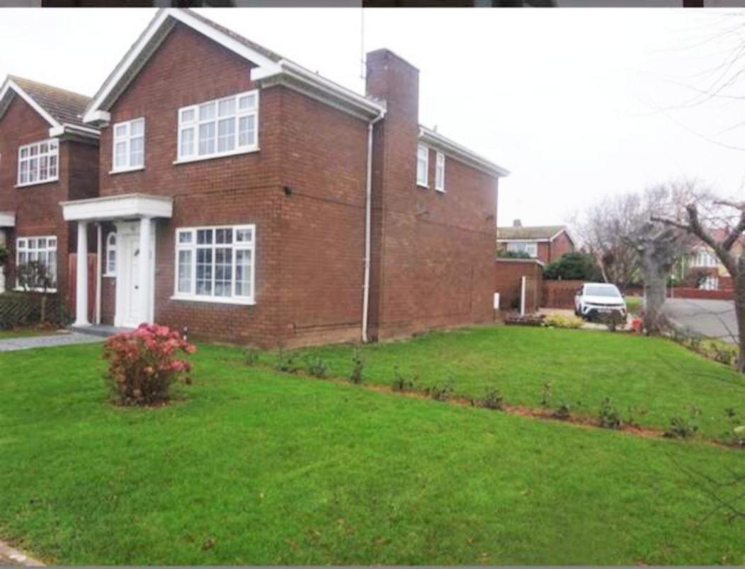 Smitten House 4 Bedroom Rhyl Eksteriør billede